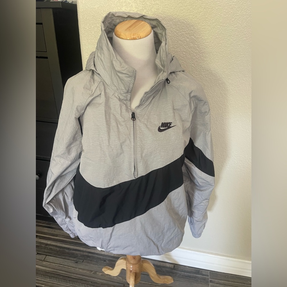 Nike half zip windbreaker pullover